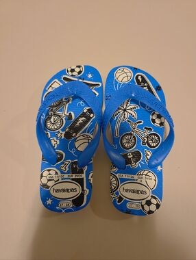 New Havaianas Kids Blue Flip Flop Sandal With Print Size 11/12C